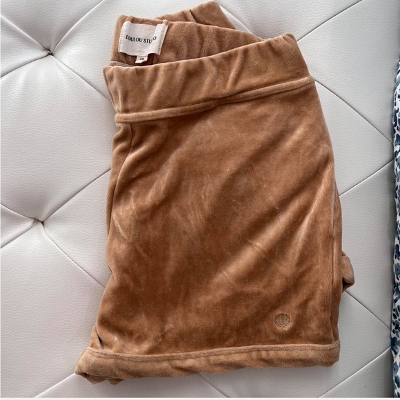 ✨ LOULOU STUDIO VELOUR SHORTS ✨ - Picture 2 of 2
